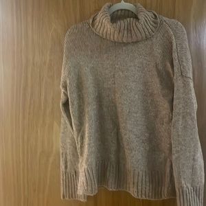 Beige Banana Republic Sweater